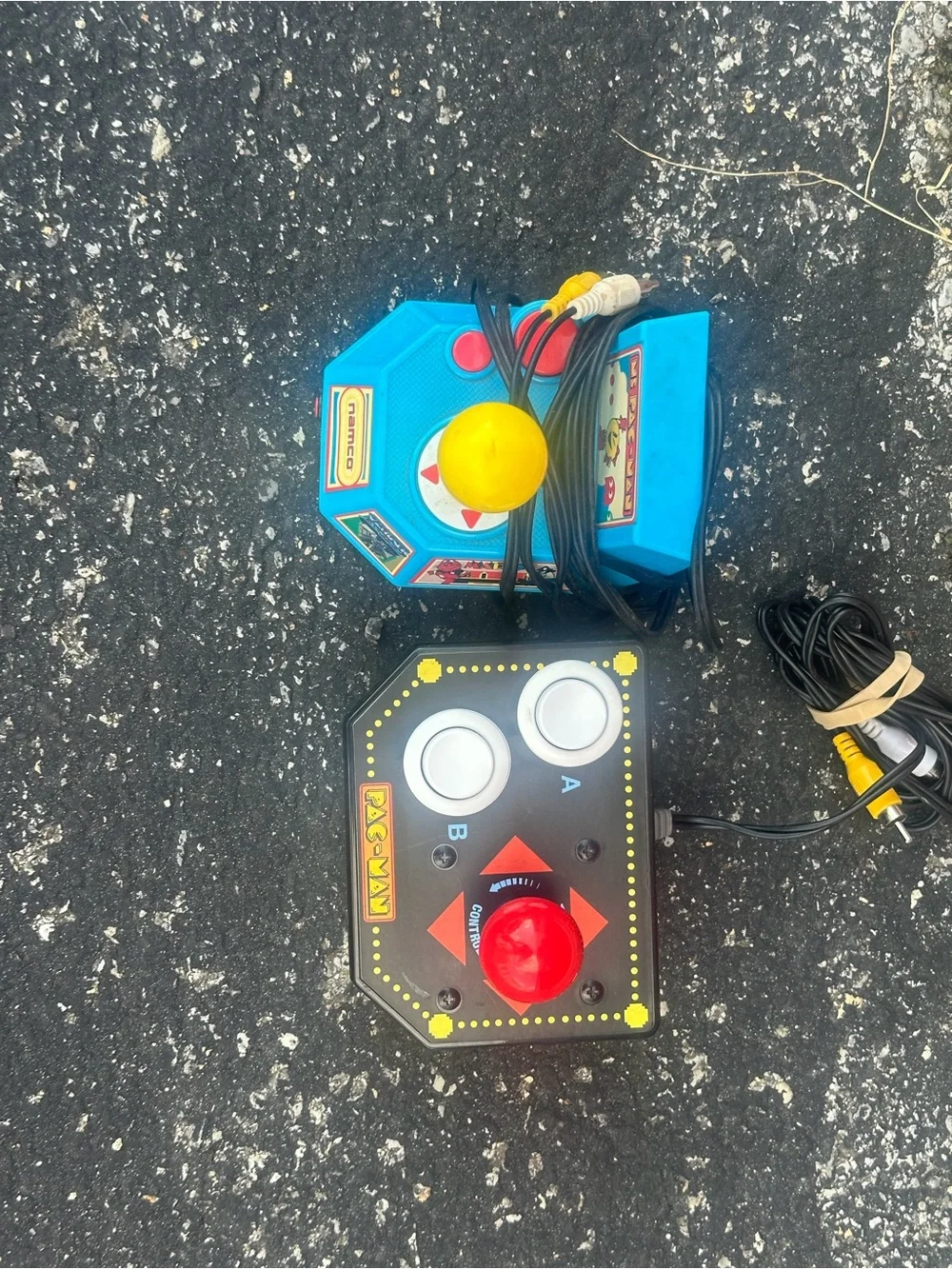 Namco 12-in-1 TV Plug N Play 2004 Jakks Pacific Pac Man & Ms pac man Arcade!